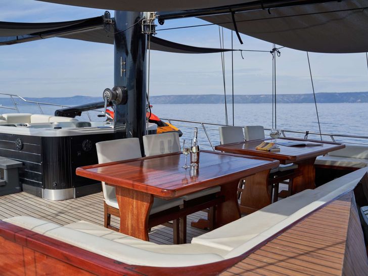 Aft lounge Aft lounge