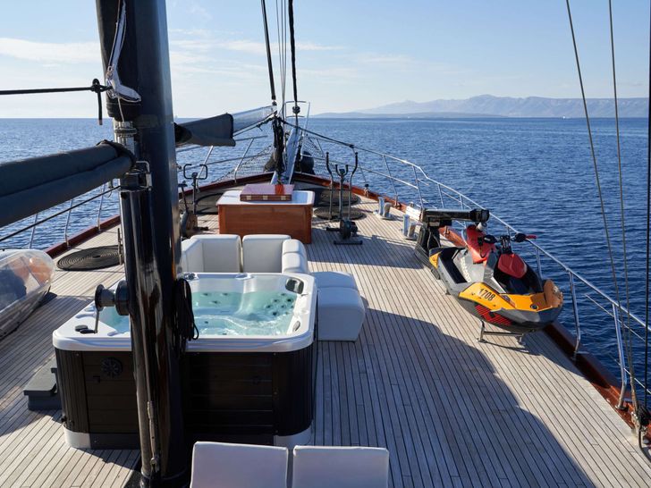 Aft lounge Aft lounge