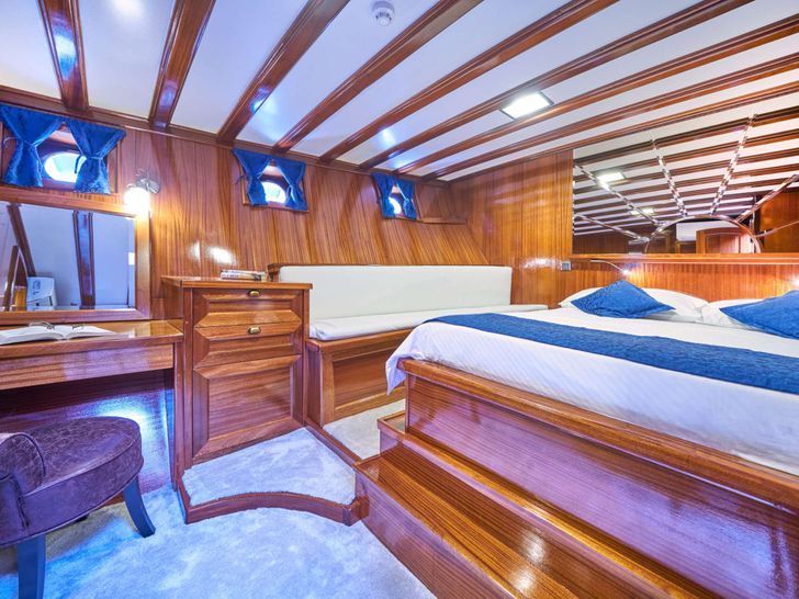 Double cabin Double cabin