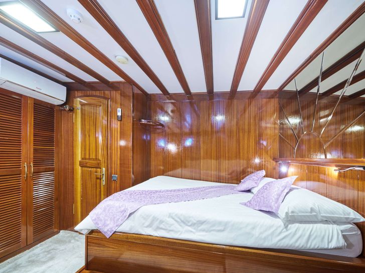 Double cabin Double cabin