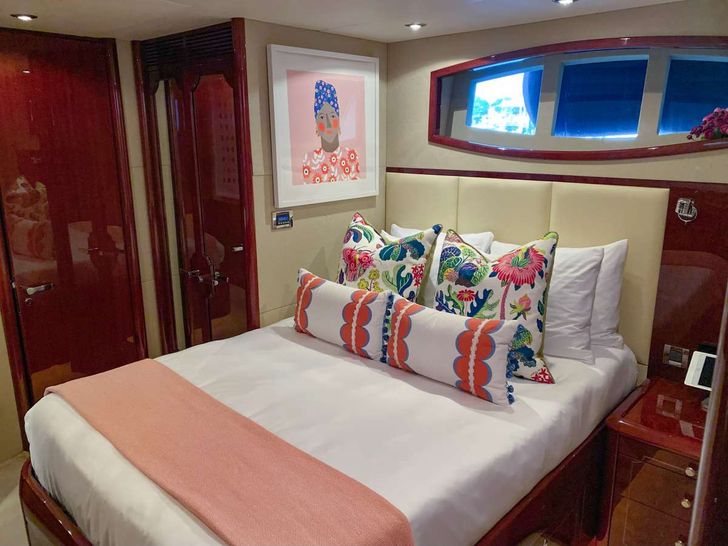 NAMASTAY Lazzara 116 - VIP cabin bed NAMASTAY Lazzara 116 - VIP cabin bed