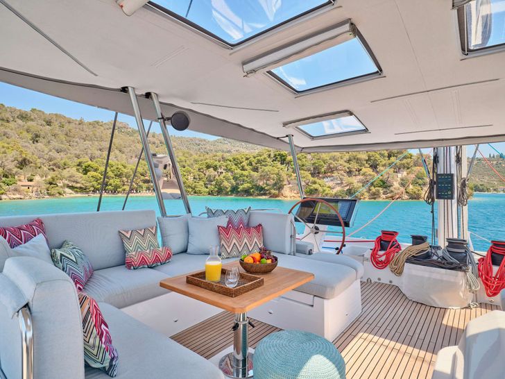 KIMATA Fountaine Pajot Alegria 67 - flybridge lounge area KIMATA Fountaine Pajot Alegria 67 - flybridge lounge area