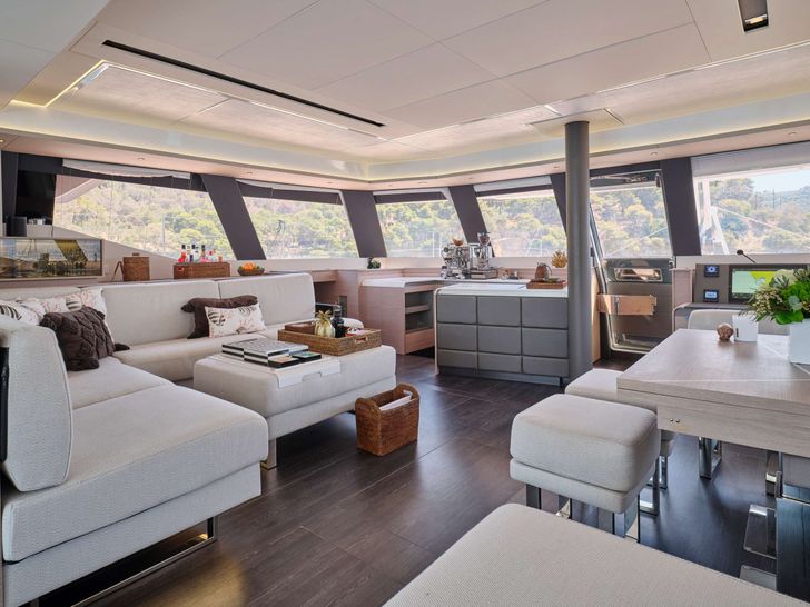 KIMATA Fountaine Pajot Alegria 67 - saloon KIMATA Fountaine Pajot Alegria 67 - saloon