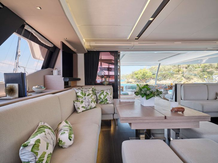 KIMATA Fountaine Pajot Alegria 67 - saloon dining area KIMATA Fountaine Pajot Alegria 67 - saloon dining area