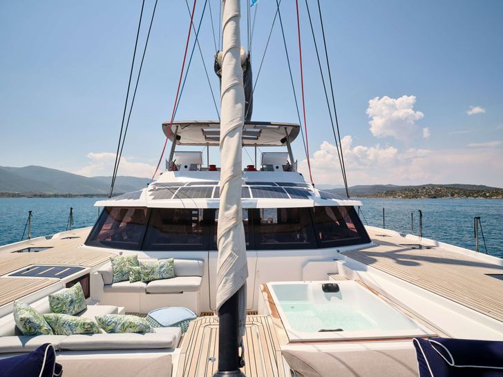 KIMATA Fountaine Pajot Alegria 67 - foredeck KIMATA Fountaine Pajot Alegria 67 - foredeck