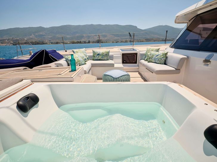 KIMATA Fountaine Pajot Alegria 67 - jacuzzi KIMATA Fountaine Pajot Alegria 67 - jacuzzi