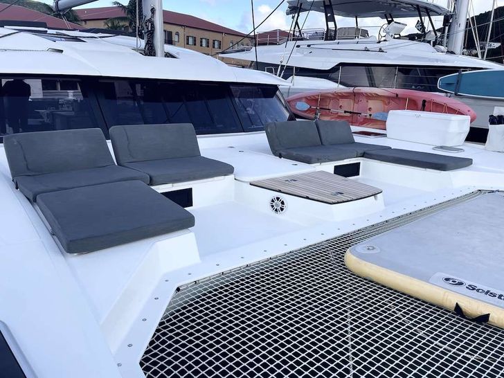 LIBRA 50 Fountaine Pajot Saba 50 - foredeck seating and bronzing area LIBRA 50 Fountaine Pajot Saba 50 - foredeck seating and bronzing area