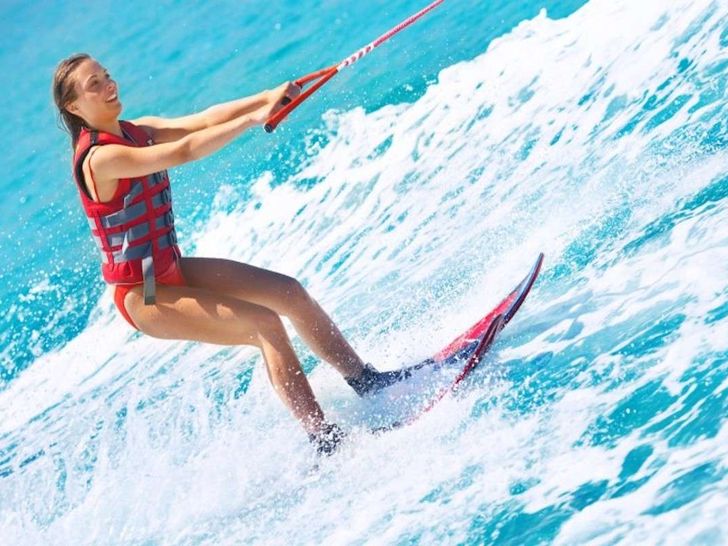 LIBRA 50 Fountaine Pajot Saba 50 - water skiing LIBRA 50 Fountaine Pajot Saba 50 - water skiing