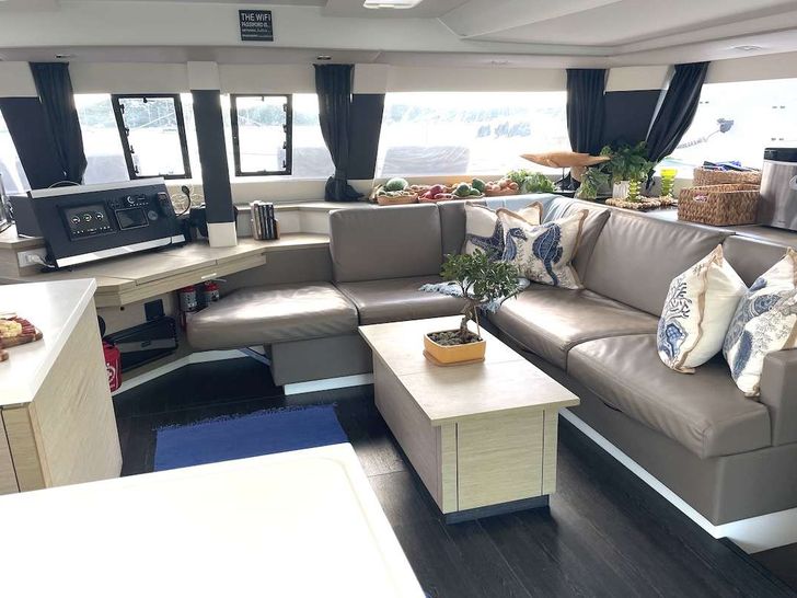 LIBRA 50 Fountaine Pajot Saba 50 - saloon LIBRA 50 Fountaine Pajot Saba 50 - saloon