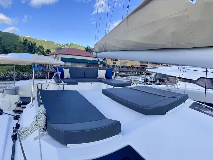 LIBRA 50 Fountaine Pajot Saba 50 - flybridge LIBRA 50 Fountaine Pajot Saba 50 - flybridge