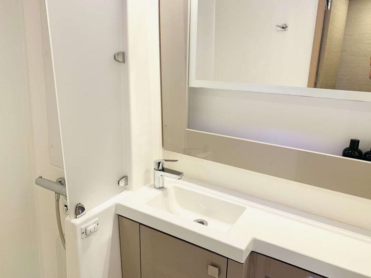 LIBRA 50 Fountaine Pajot Saba 50 - cabin 1 bathroom LIBRA 50 Fountaine Pajot Saba 50 - cabin 1 bathroom