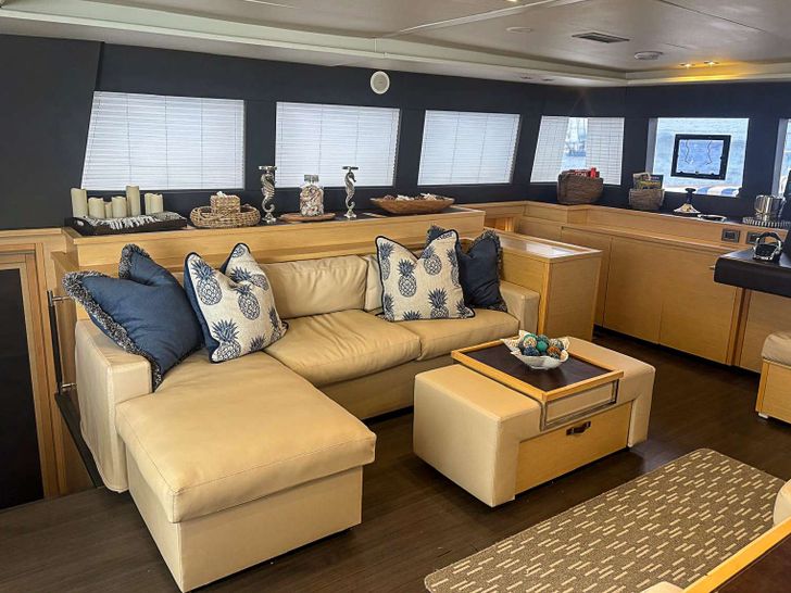 HEAVENLY Lagoon 620 - Saloon Seating HEAVENLY Lagoon 620 - Saloon Seating