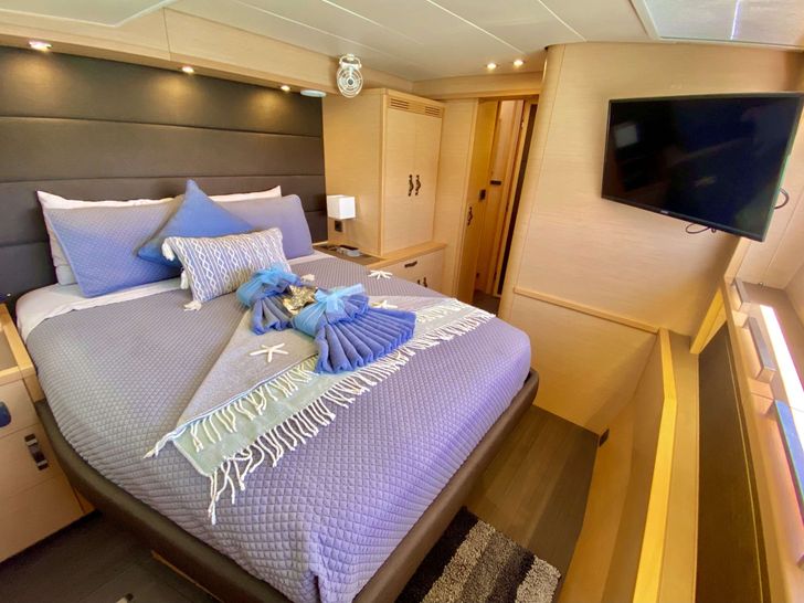 HEAVENLY Lagoon 620 Cabin