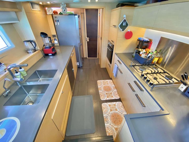 HEAVENLY Lagoon 620 - Galley HEAVENLY Lagoon 620 - Galley