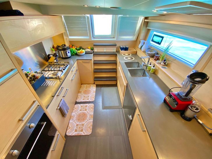 HEAVENLY Lagoon 620 - Galley With Access to Aft Deck HEAVENLY Lagoon 620 - Galley With Access to Aft Deck