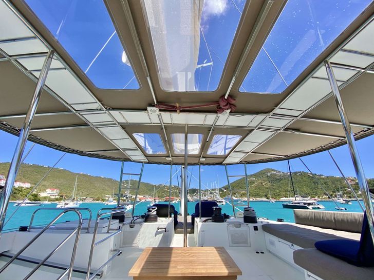 HEAVENLY Lagoon 620 Flybridge HEAVENLY Lagoon 620 Flybridge