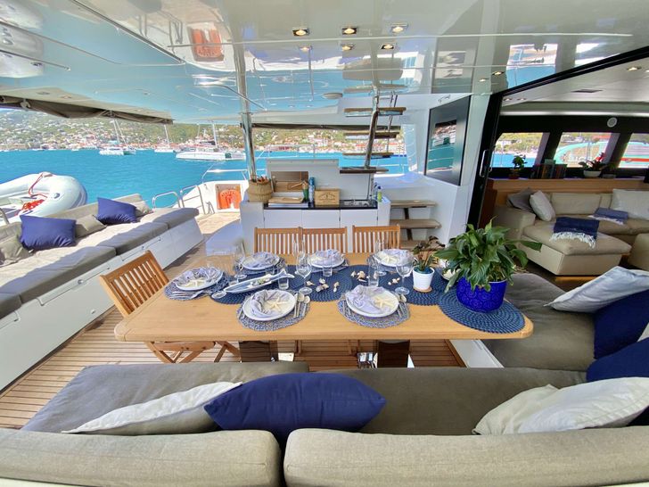 HEAVENLY Lagoon 620 Alfresco Dining HEAVENLY Lagoon 620 Alfresco Dining