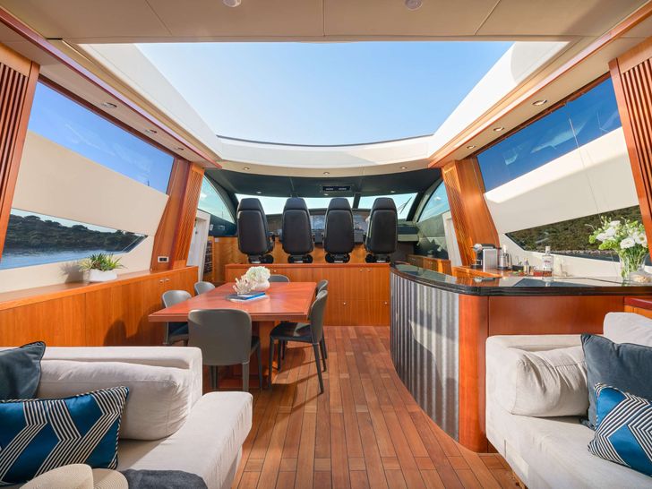 QUANTUM Sunseeker Predator 108 Crewed Motor Yacht Sliding Hardtop Sunroof QUANTUM Sunseeker Predator 108 Crewed Motor Yacht Sliding Hardtop Sunroof