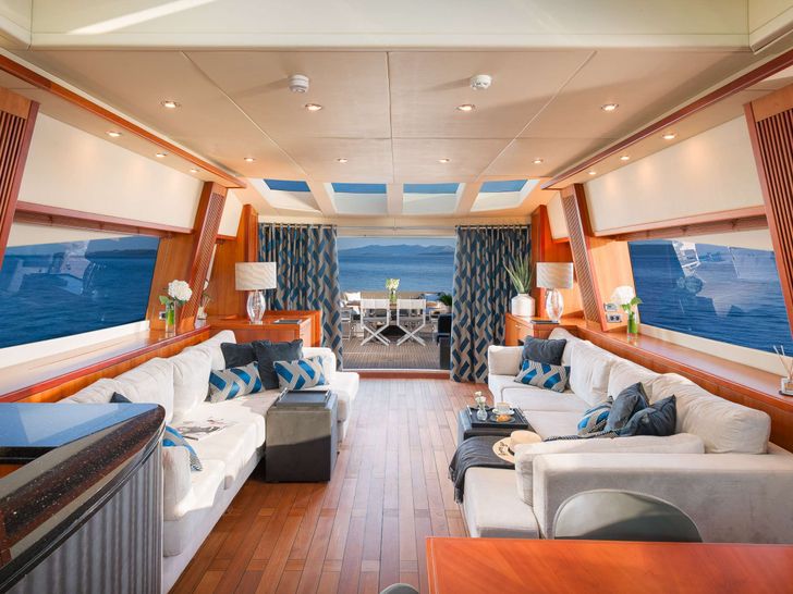 QUANTUM Sunseeker Predator 108 Crewed Motor Yacht Saloon QUANTUM Sunseeker Predator 108 Crewed Motor Yacht Saloon