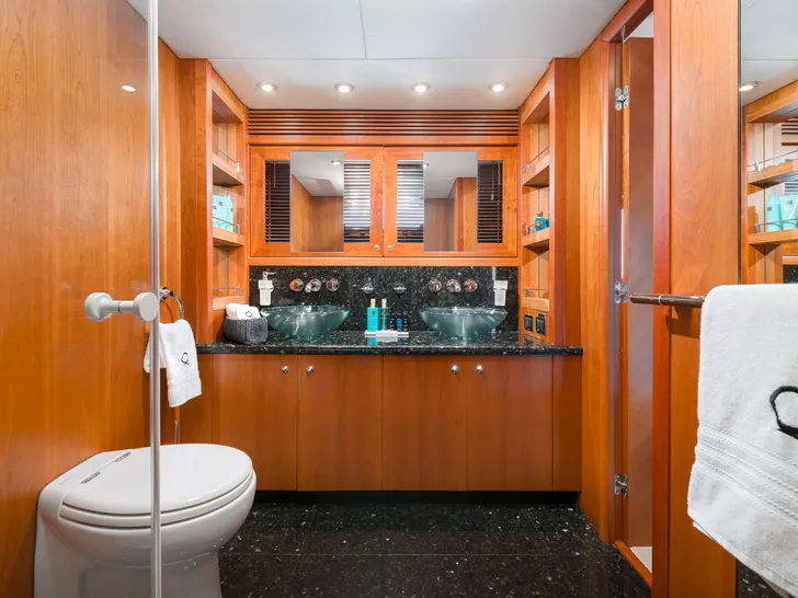 QUANTUM Sunseeker Predator 108 Crewed Motor Yacht Master Bathroom QUANTUM Sunseeker Predator 108 Crewed Motor Yacht Master Bathroom