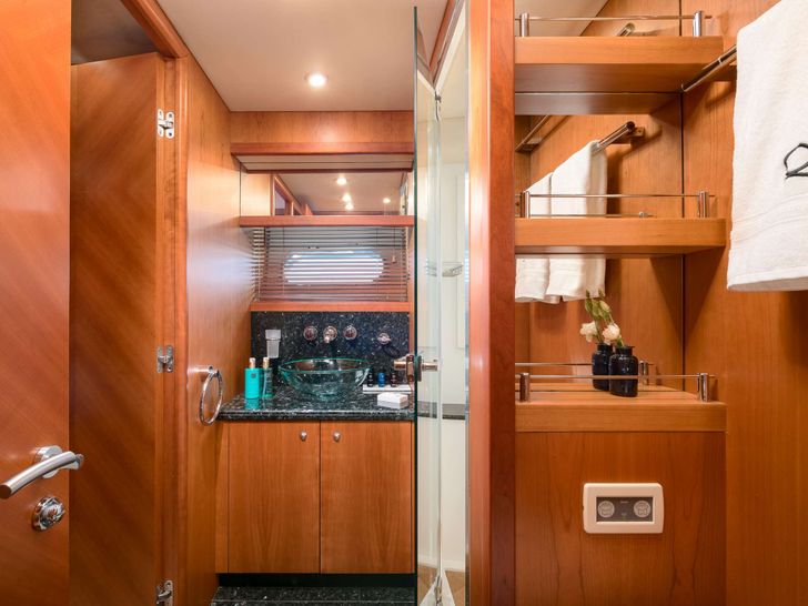 QUANTUM Sunseeker Predator 108 Crewed Motor Yacht Twin Cabin Bathroom QUANTUM Sunseeker Predator 108 Crewed Motor Yacht Twin Cabin Bathroom