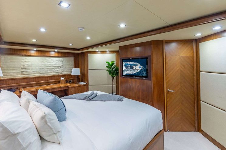 Charter Yacht KEFI - Sunseeker 105 - 4 Cabins - New England - Nassau - Staniel Cay - Exumas