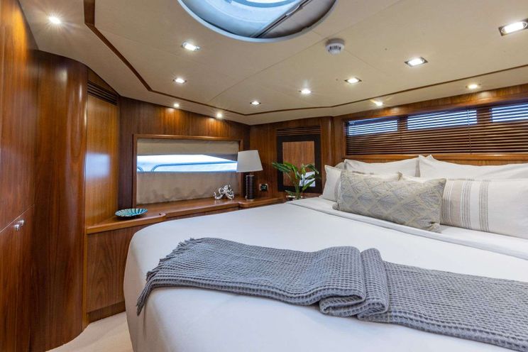 Charter Yacht KEFI - Sunseeker 105 - 4 Cabins - New England - Nassau - Staniel Cay - Exumas