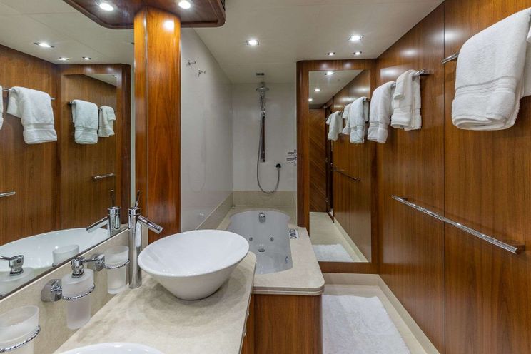 Charter Yacht KEFI - Sunseeker 105 - 4 Cabins - New England - Nassau - Staniel Cay - Exumas