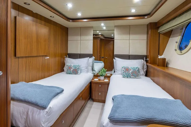Charter Yacht KEFI - Sunseeker 105 - 4 Cabins - New England - Nassau - Staniel Cay - Exumas