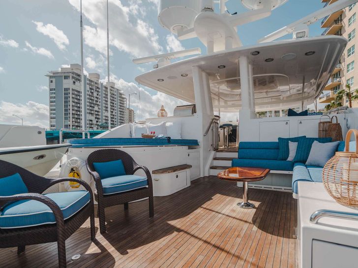 NOW OR NEVER - Westport 112 Flybridge Seating NOW OR NEVER - Westport 112 Flybridge Seating
