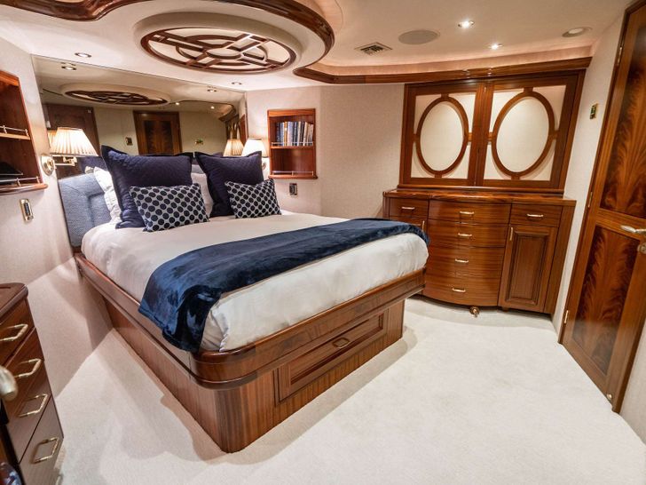 NOW OR NEVER - Westport 112 Forward Guest VIP Stateroom