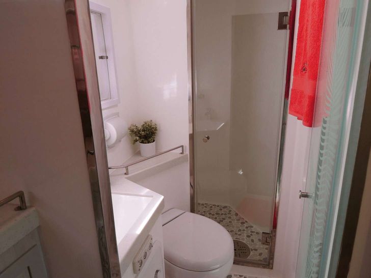 GET ALONG - Bathroom GET ALONG - Bathroom