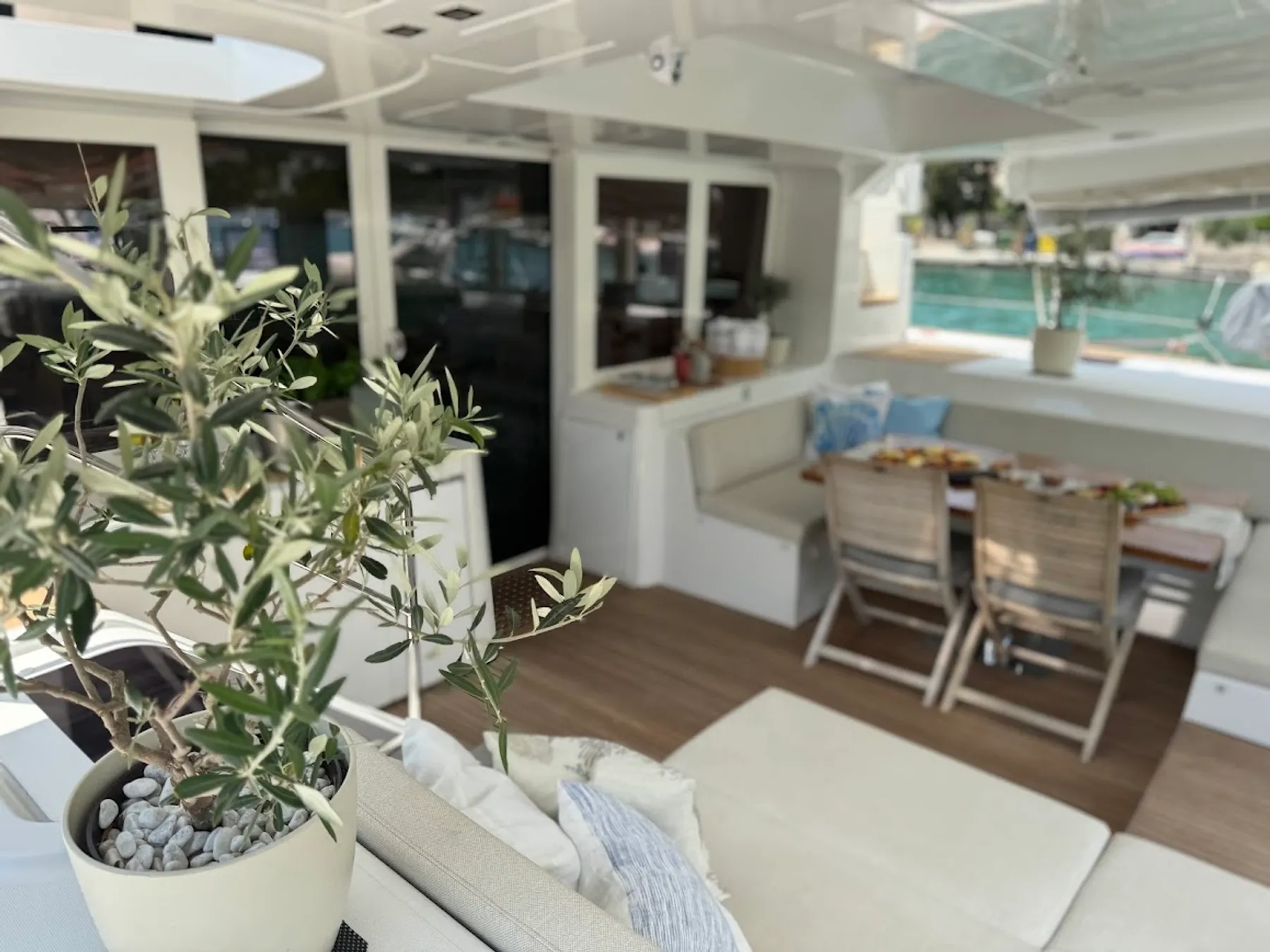 Lagoon 52F - Aft Deck