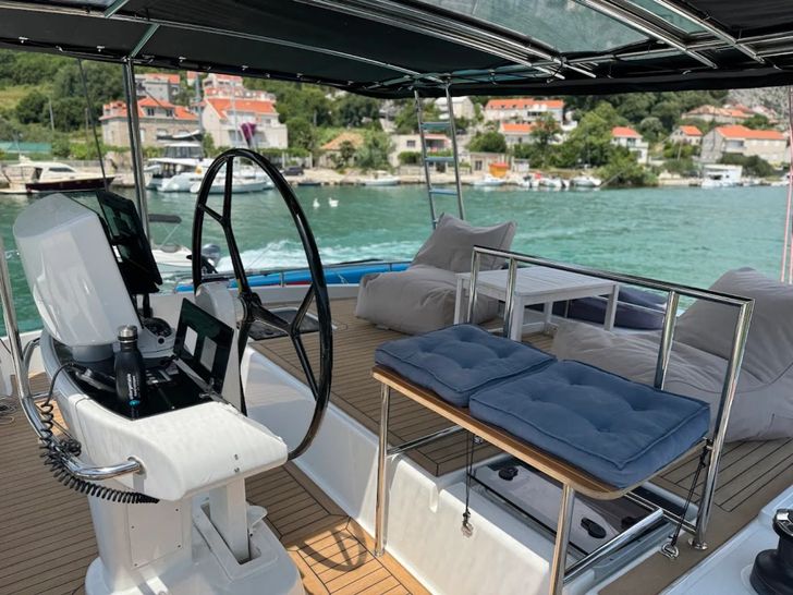Lagoon 52F - Helm Lagoon 52F - Helm