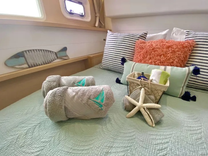 WHISKEY BUSINESS Lagoon 450 Bedding WHISKEY BUSINESS Lagoon 450 Bedding
