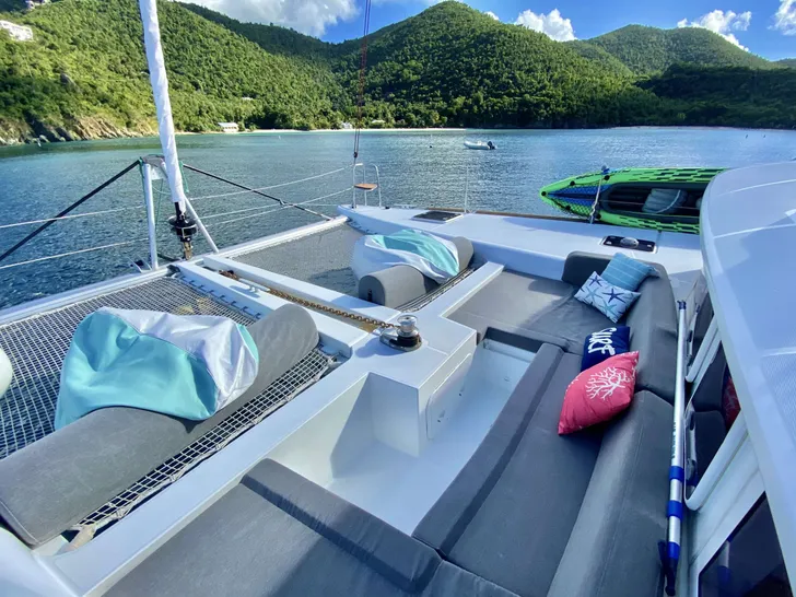 WHISKEY BUSINESS Lagoon 450 Sunbathing WHISKEY BUSINESS Lagoon 450 Sunbathing