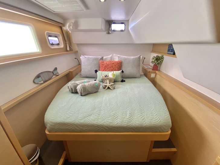 WHISKEY BUSINESS Lagoon 450 Cabin