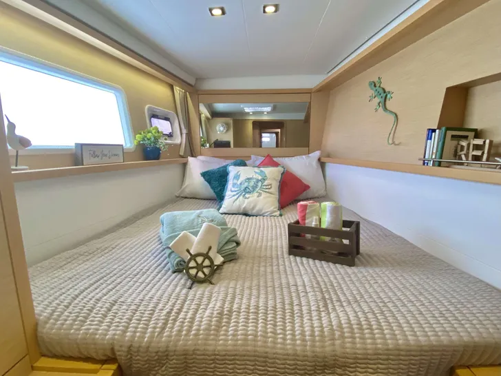 WHISKEY BUSINESS Lagoon 450 Cabin WHISKEY BUSINESS Lagoon 450 Cabin