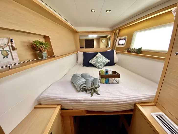 WHISKEY BUSINESS Lagoon 450 Cabin