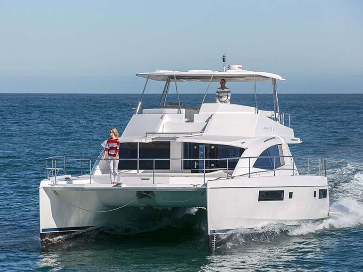 SOMEWHERE HOT Leopard 51 - Bow Sailing SOMEWHERE HOT Leopard 51 - Bow Sailing