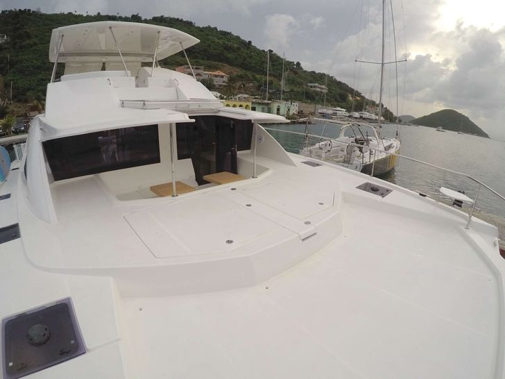 SOMEWHERE HOT Leopard 51 - Foredeck SOMEWHERE HOT Leopard 51 - Foredeck