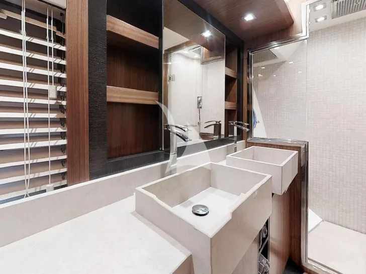 IT`S MAGIC Monte Carlo MCY65 - master cabin bathroom IT`S MAGIC Monte Carlo MCY65 - master cabin bathroom