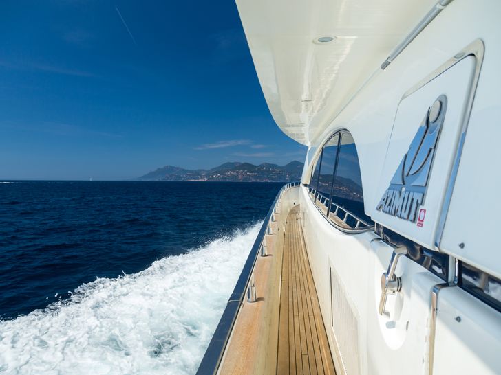 ACCAMA DELTA Azimut 100 Jumbo - side walkway ACCAMA DELTA Azimut 100 Jumbo - side walkway