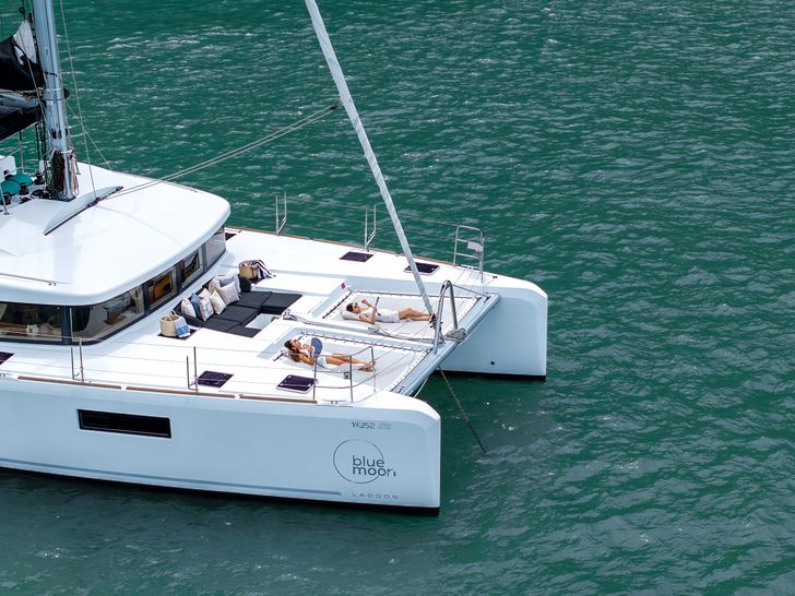 BLUE MOON Lagoon 52F - guests bronzing on the net trampolines BLUE MOON Lagoon 52F - guests bronzing on the net trampolines