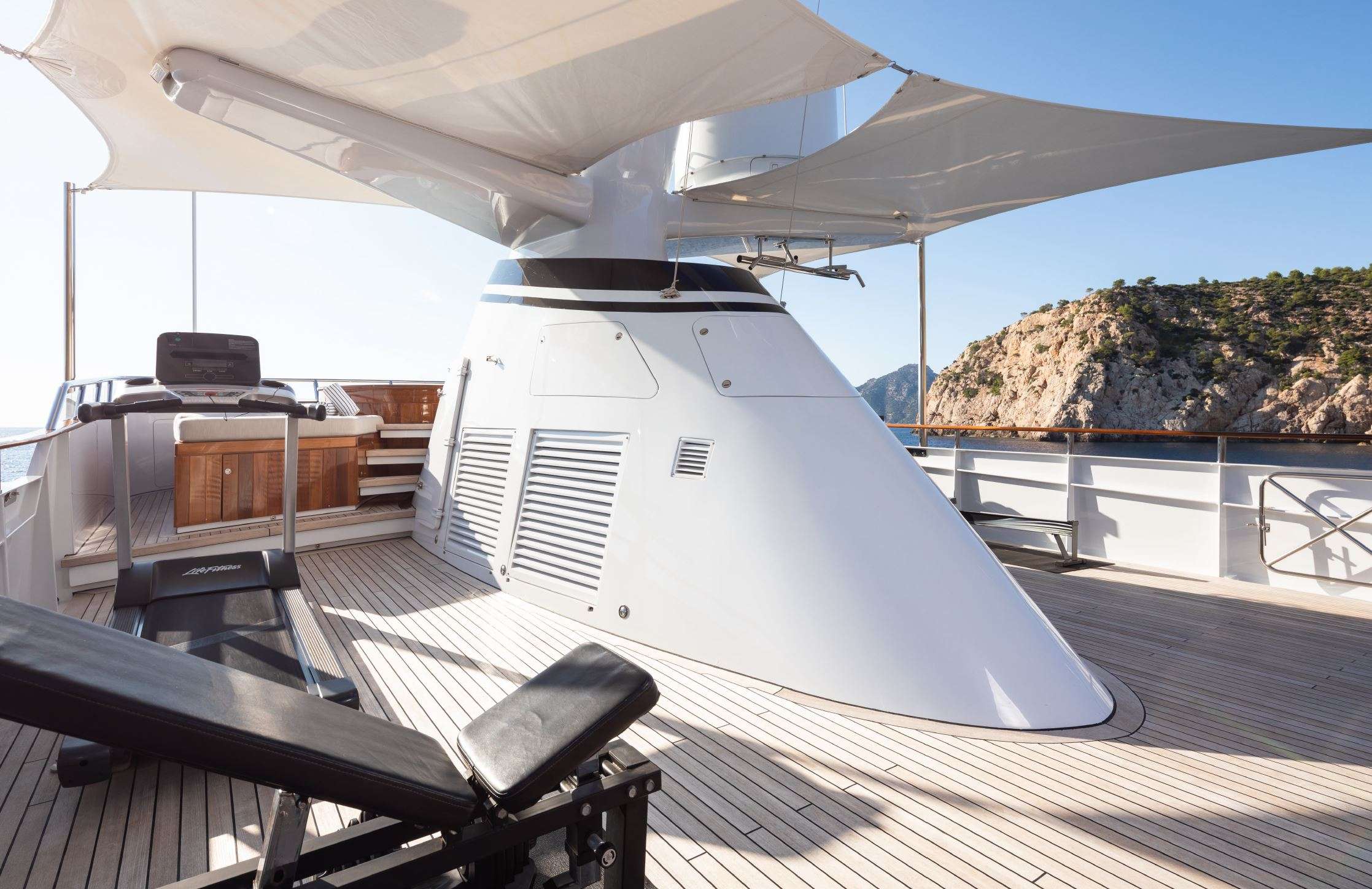 MIRAGE Feadship 53m - sundeck