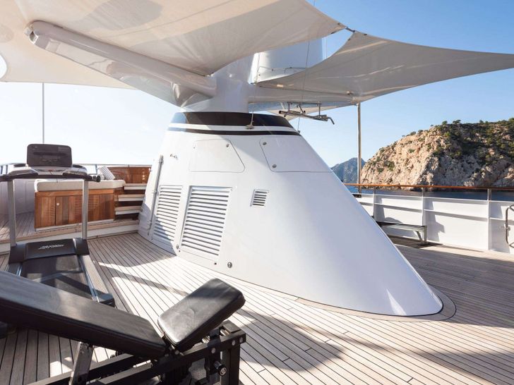 MIRAGE Feadship 53m - sundeck MIRAGE Feadship 53m - sundeck