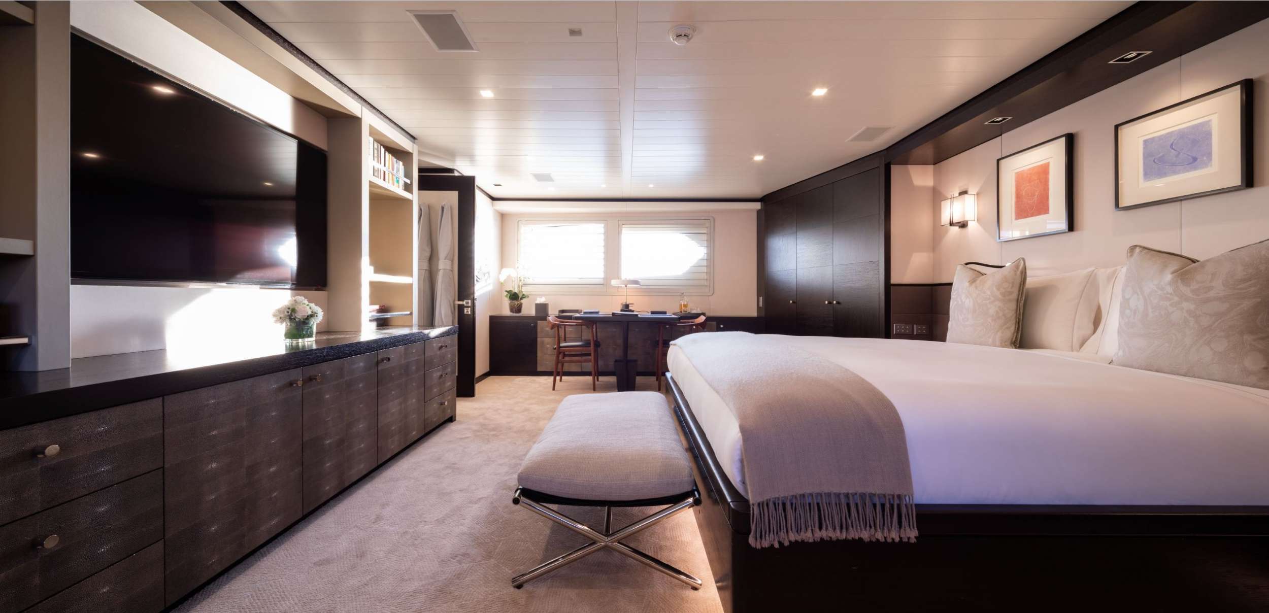 MIRAGE Feadship 53m - master cabin