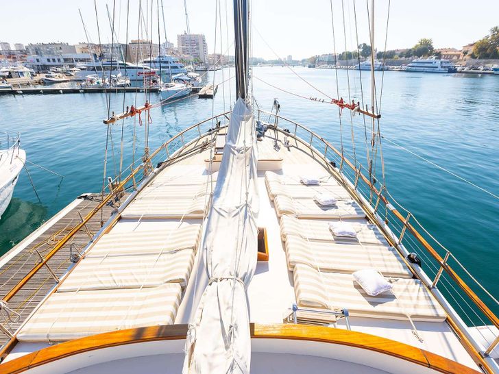 GULET GARDELIN 28m Custom Gulet Sunbathing Pads GULET GARDELIN 28m Custom Gulet Sunbathing Pads