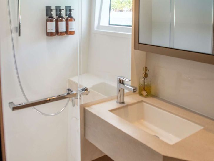 ON A WHIM III Lagoon 46 - cabin bathroom ON A WHIM III Lagoon 46 - cabin bathroom