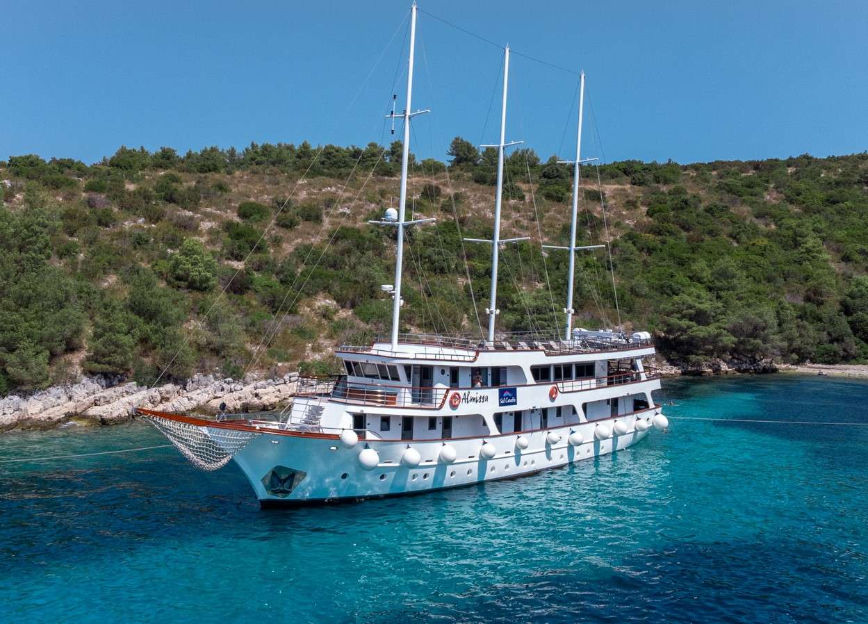 ALMISSA Custom Motor Yacht 40m - profile